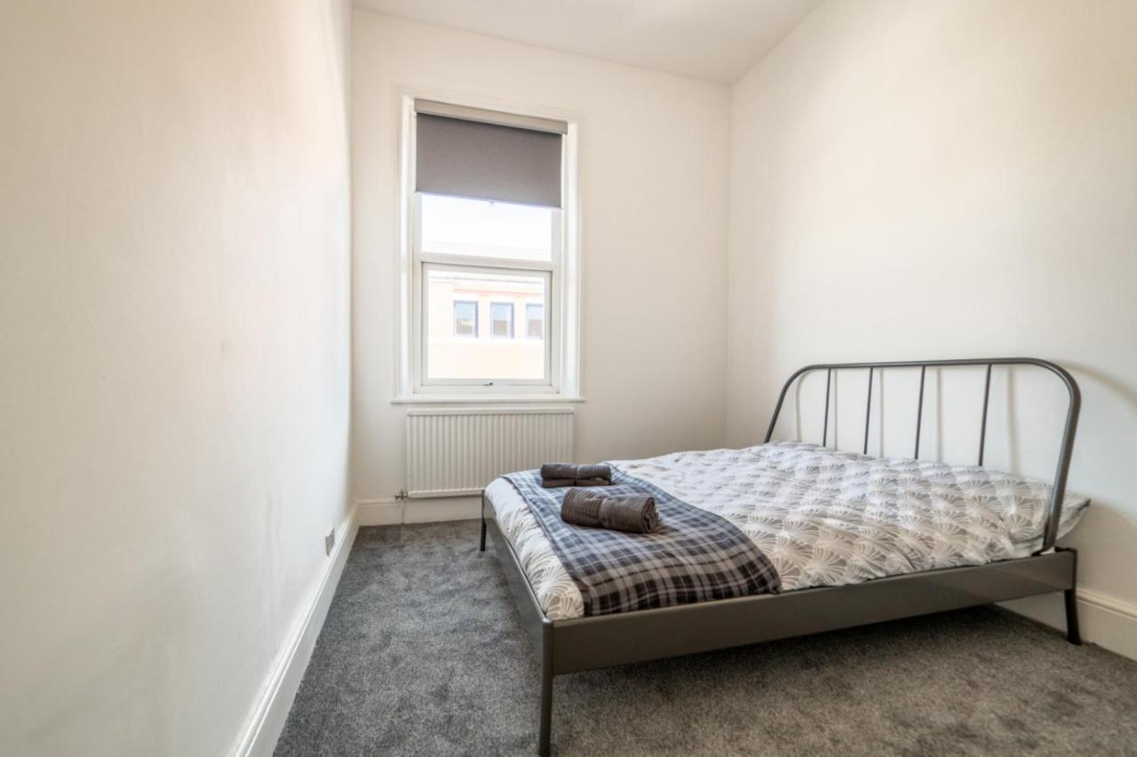 Peaky Blinders Apartment 5 Min Walk To Blackpool Tower Sleeps Up To 14 Exterior foto