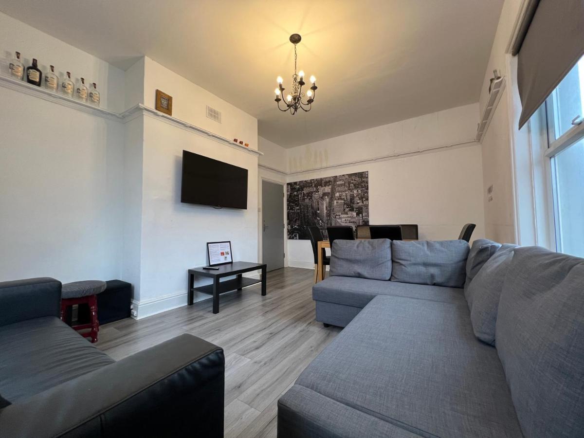 Peaky Blinders Apartment 5 Min Walk To Blackpool Tower Sleeps Up To 14 Exterior foto